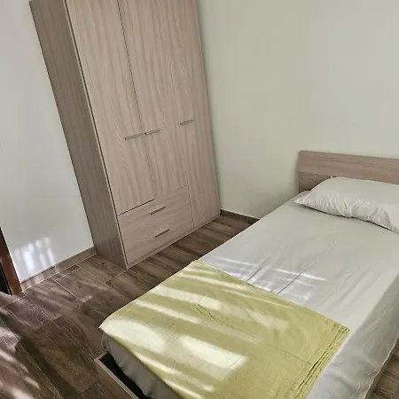 Spacious 3 Bedroom Flat At Mosta Apartment