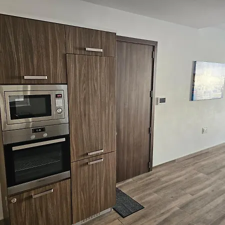 Spacious 3 Bedroom Flat At Mosta Apartment