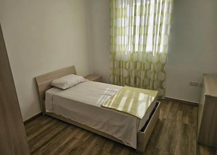 Spacious 3 Bedroom Flat At Mosta Διαμέρισμα *