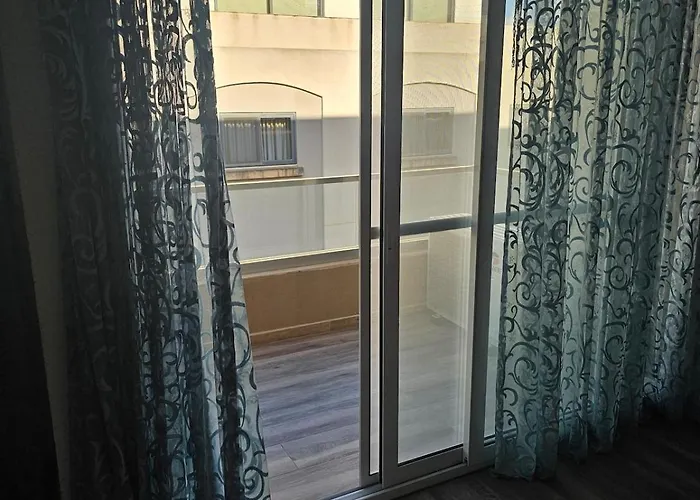 Spacious 3 Bedroom Flat At Mosta