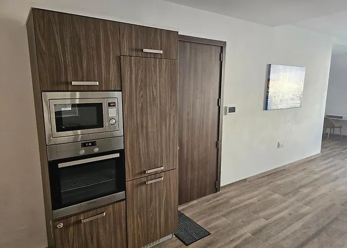 Spacious 3 Bedroom Flat At Mosta Διαμέρισμα